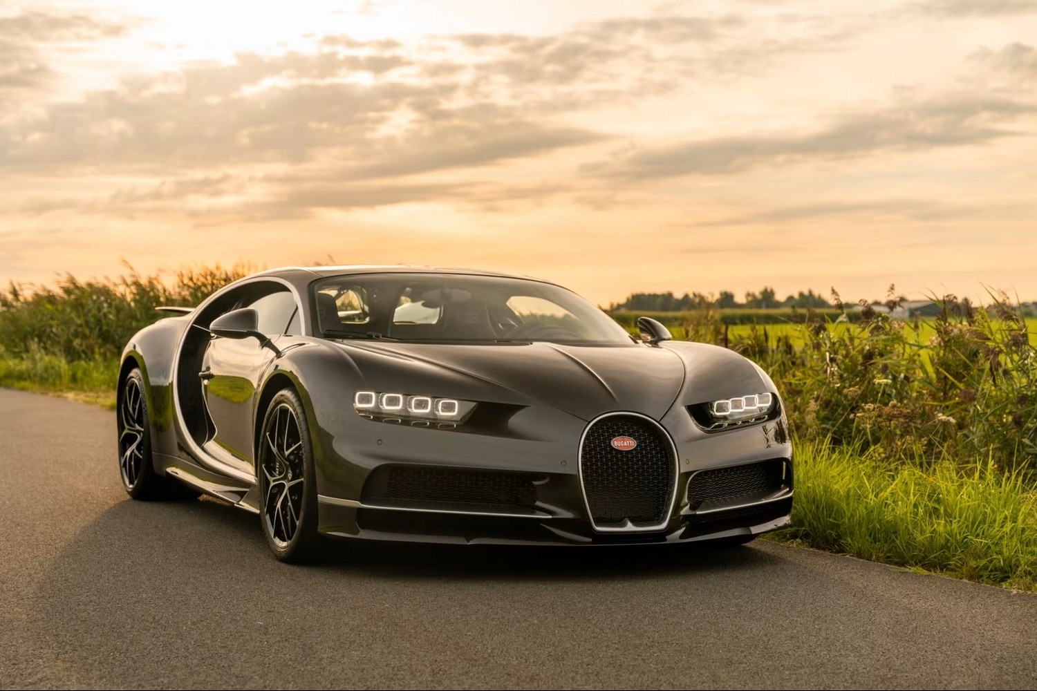 Bugatti Chiron Sport - Visible Carbon - Sky View - 3 926 940 &euro;